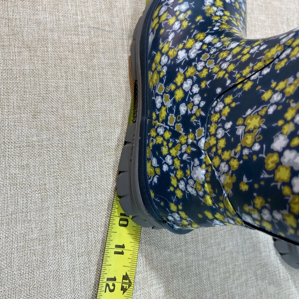 BOGS Womens Amelia Navy and Multi Color Floral Tall Rain Booโฆ - Picture 8 of 10